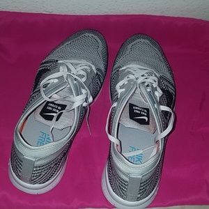 NIKE FREE TR FLYKNIT